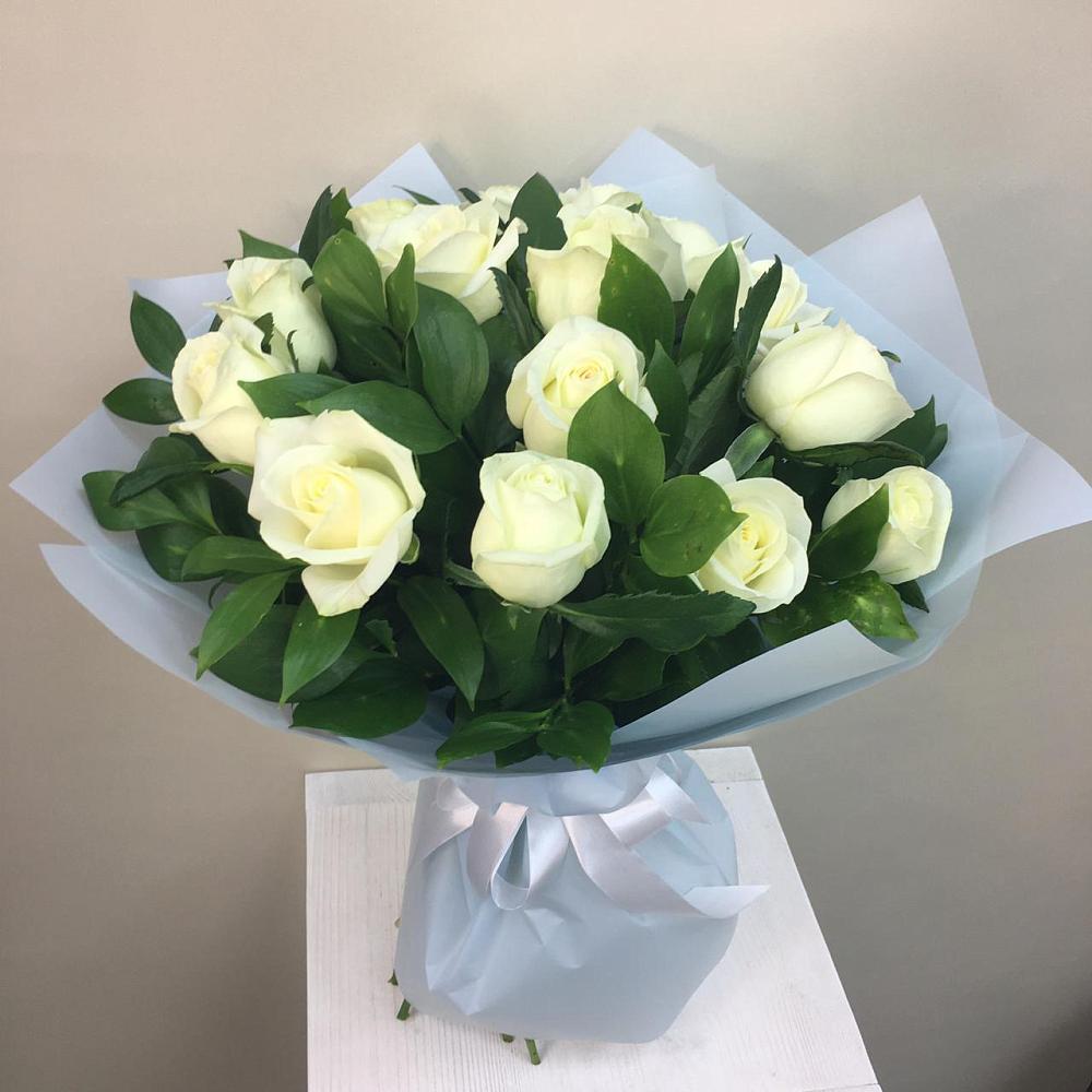 Букет 15 Белых роз Проуд в Петровское