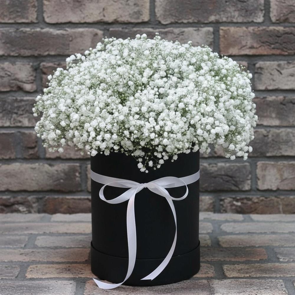 Цветочная композиция из Гипсофила в шляпной коробке в Петровское