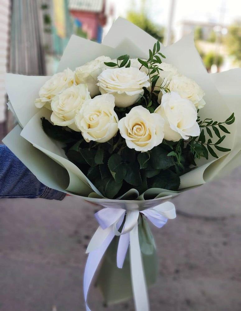 Букет Белые розы Проуд в Петровское