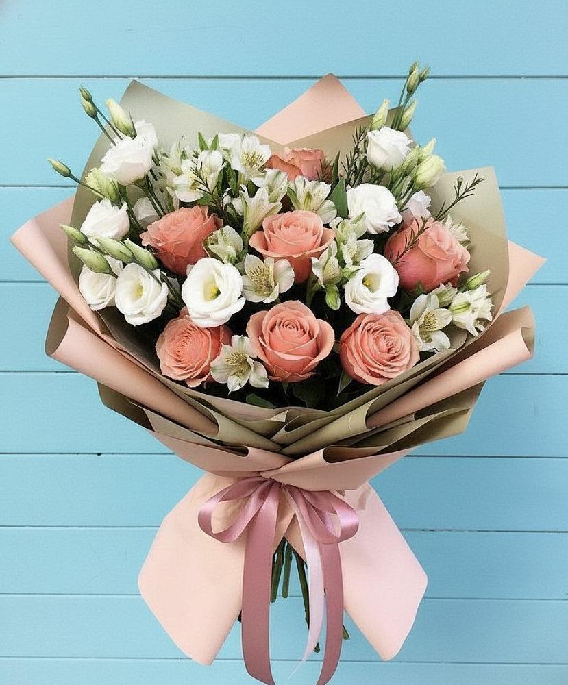 Букет цветов из: Розы, Альстромерии и Лизиантусы в Петровское