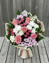 Букет цветов из:  Альстромерии, Гвоздики, Розы и Хризантемы в Петровское
