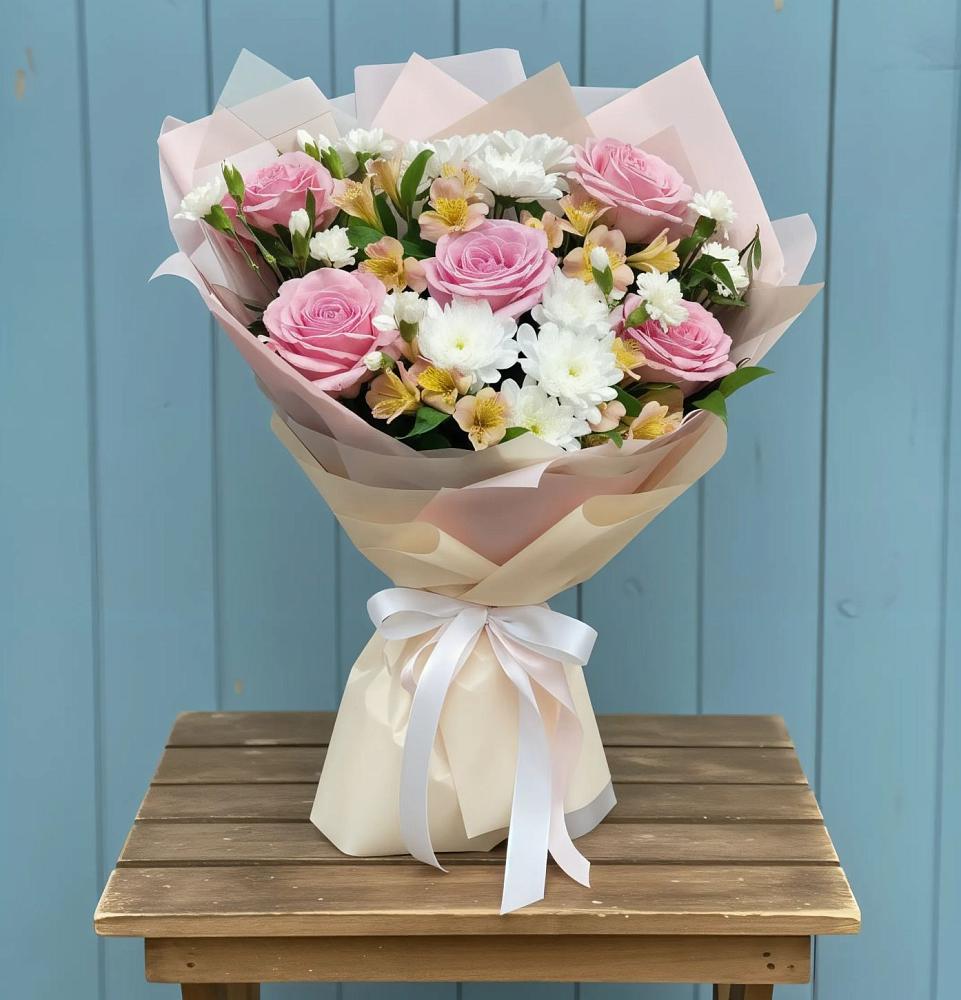 Букет цветов из: Гвоздики, Орхидеи и Розы в Петровское