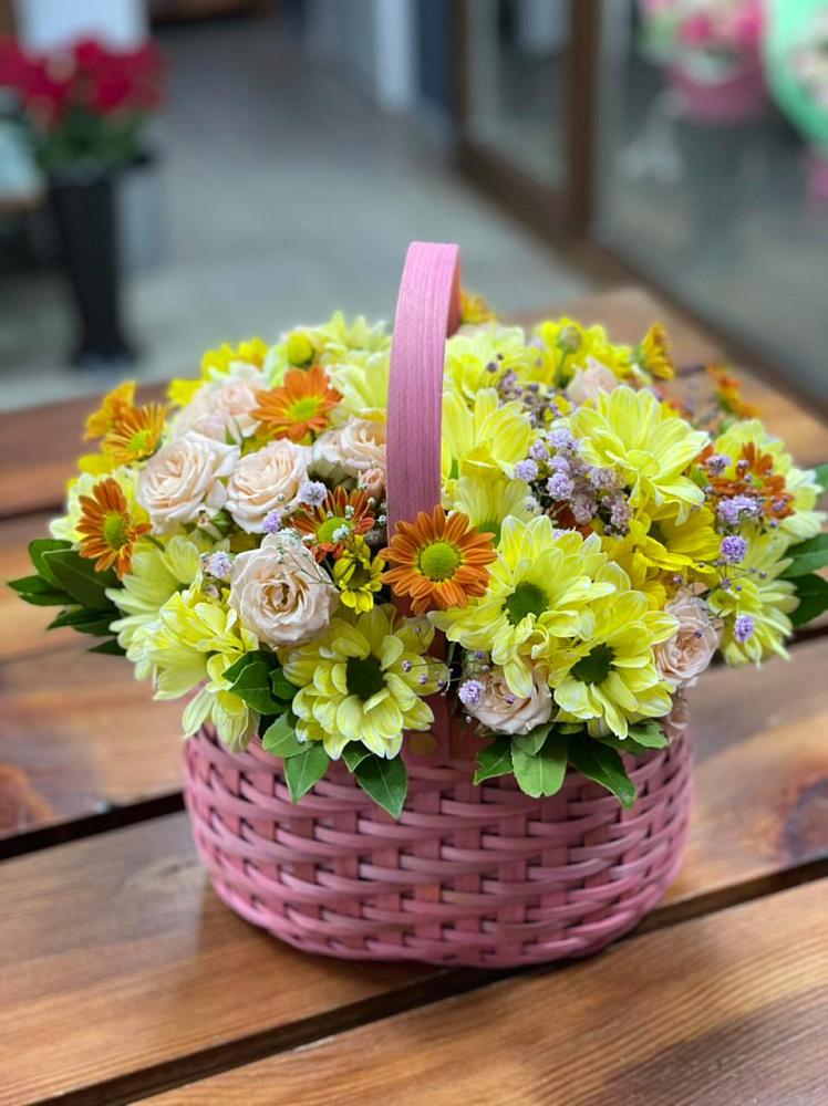 Цветочная композиция из Хризантемы и Розы в корзине в Петровское