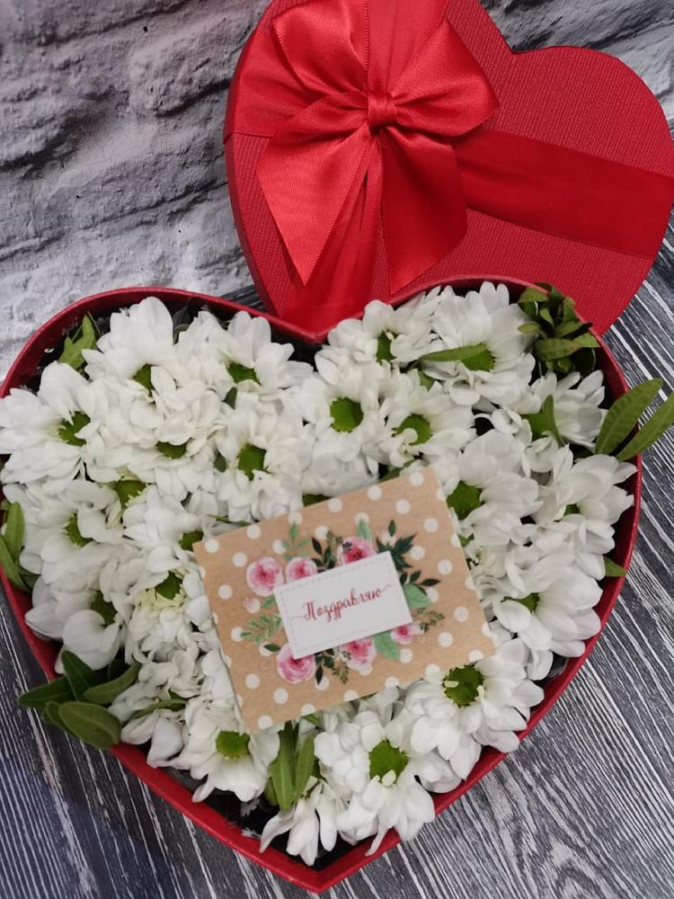 Цветочная композиция из Хризантемы в виде сердца в Петровское