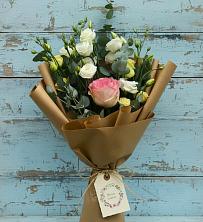 Букет цветов из:  Розы и Лизиантусы в Петровское