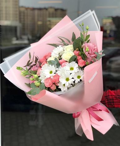 Букет цветов из: Розы, Лизиантусы и Хризантемы в Петровское